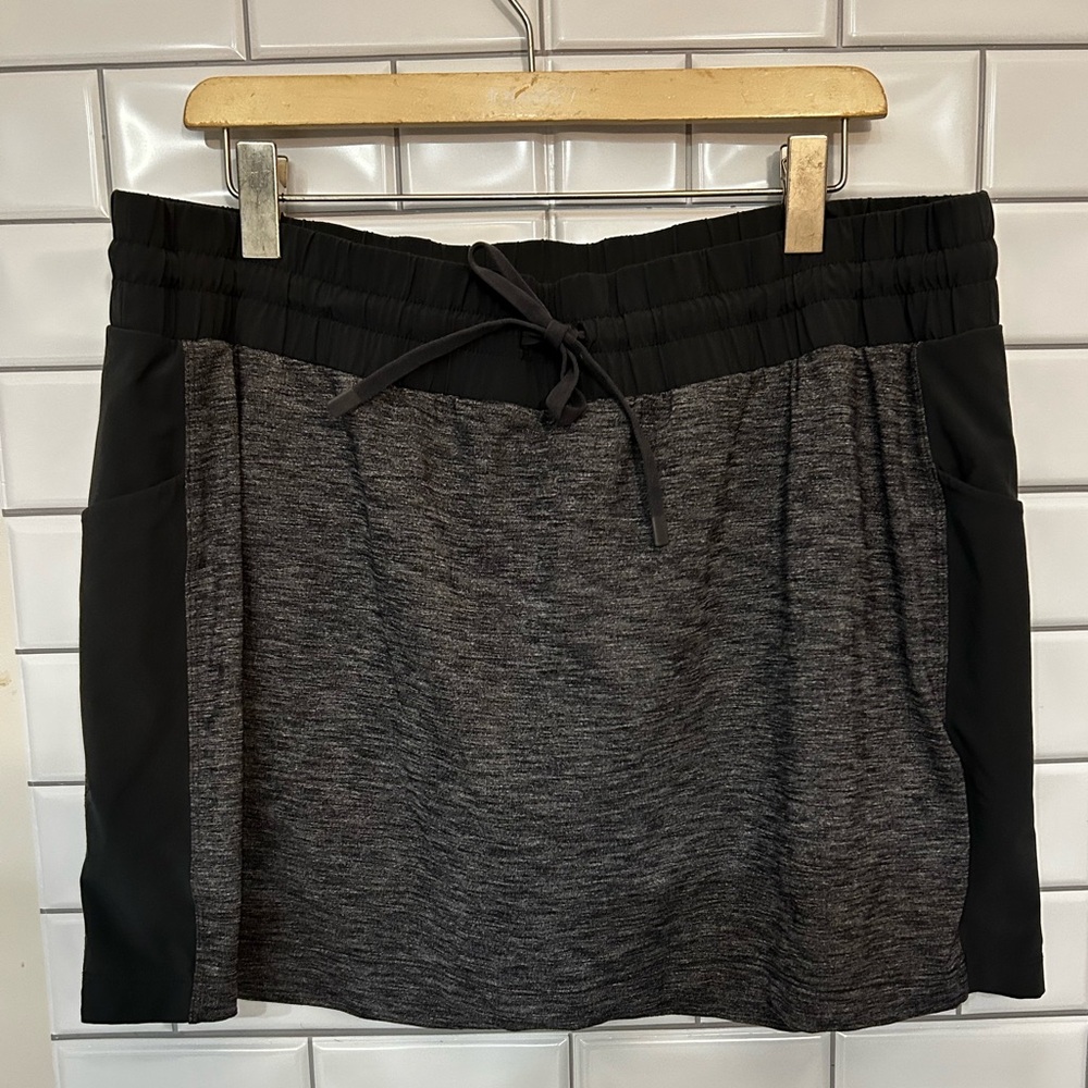 Athleta / Gym, Sport Skirt , Black and Gray Size XL